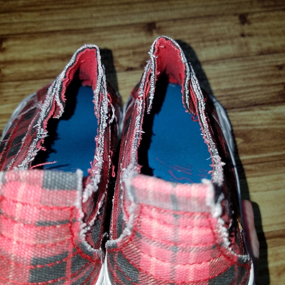 Blowfish Malibu Play Red Plaid Slip On Sneakers NWT Size 9 Christmas - Picture 12 of 16